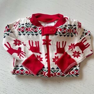 Hanna Andersson Sleeper Festive Red and Cream Reindeer Baby Onesie, 6-12M